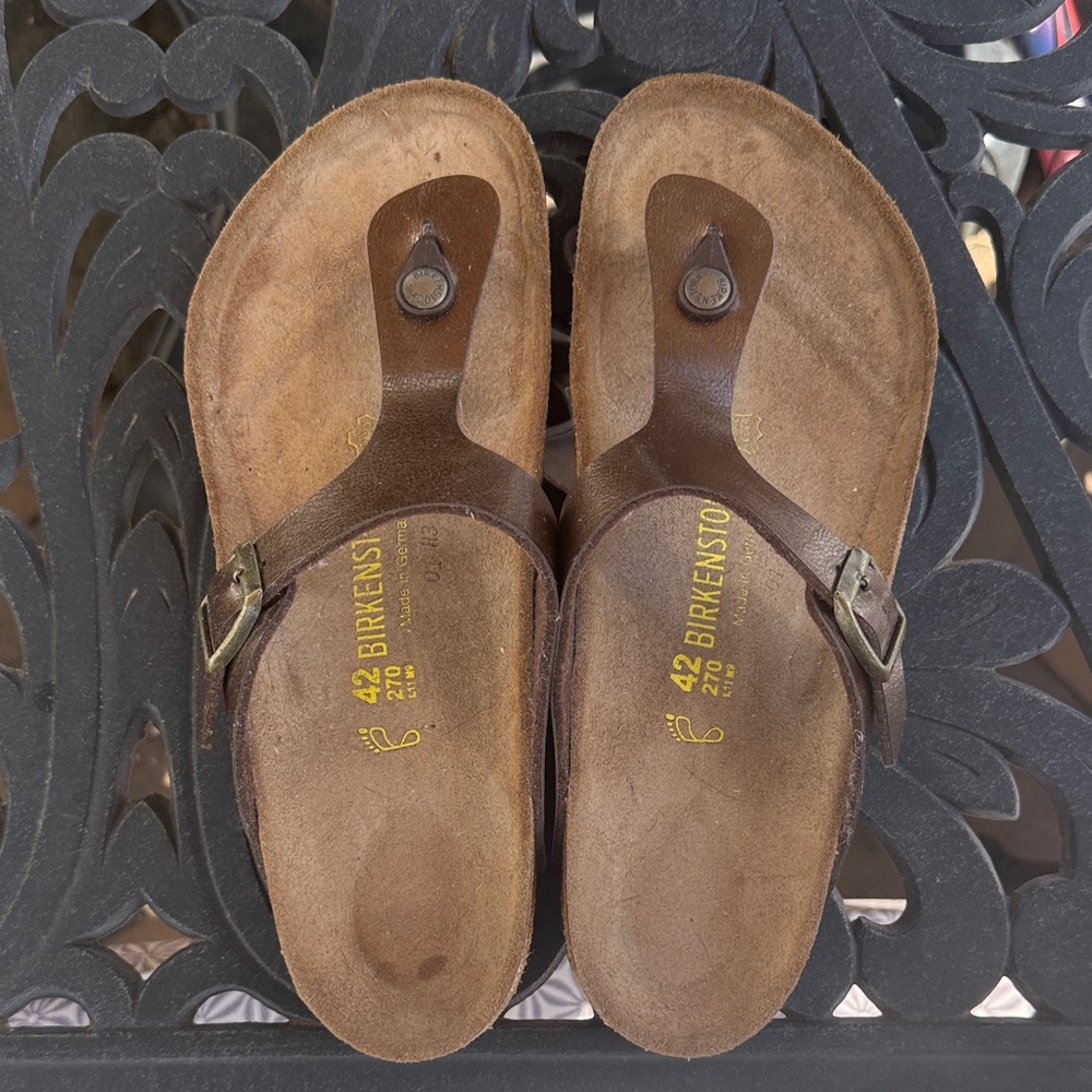 Birkenstock Gizeh Dark Brown Leather Sandals